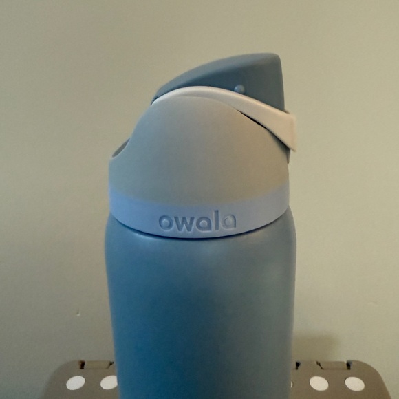 OWALA 32oz DUSTY BLUE WATER BOTTLE WITH STRAW AND SCREW LID - Picture 2 of 6